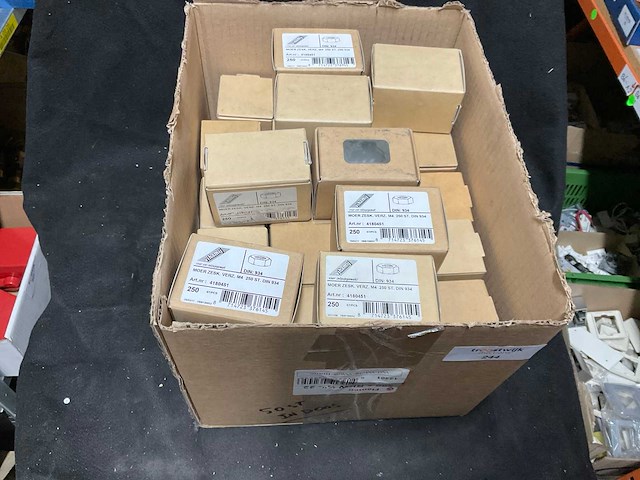 Vihamij moer m4 (45x) - afbeelding 1 van  1