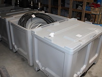 Vijf accubakken waarvan vier met deksel. excl. inhoud. - afbeelding 4 van  4