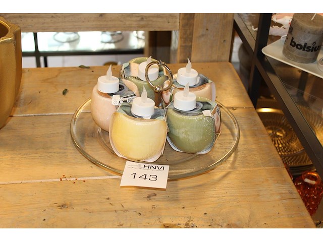 Vijf aroma bowls op glazen onderzetter. - afbeelding 1 van  2