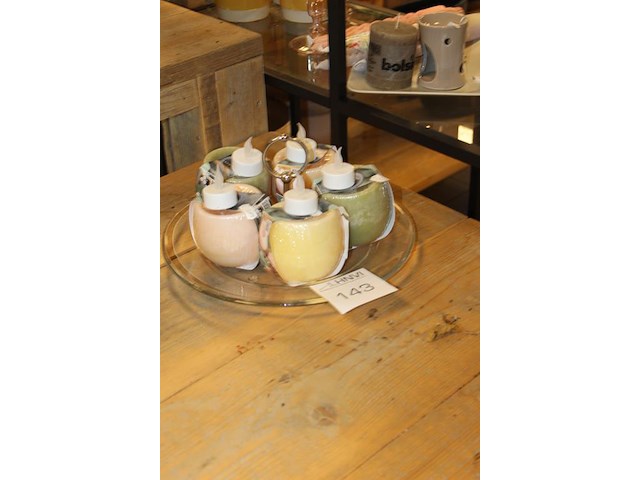 Vijf aroma bowls op glazen onderzetter. - afbeelding 2 van  2