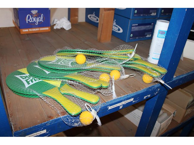 Vijf beachball sets. - afbeelding 2 van  2