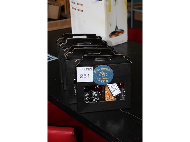 Vijf bierpakketten t krut. - afbeelding 2 van  2