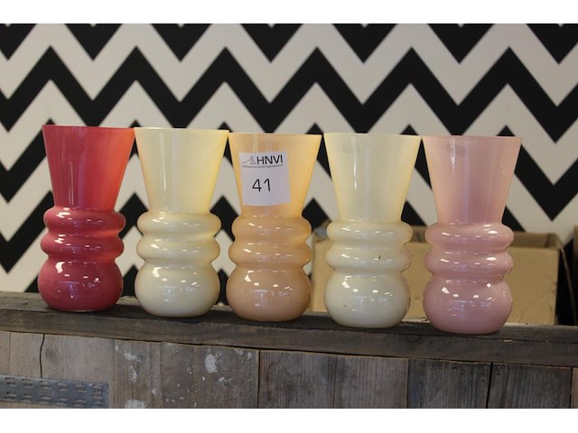 Vijf bloemenvazen hoogte 25 cm. - afbeelding 1 van  2