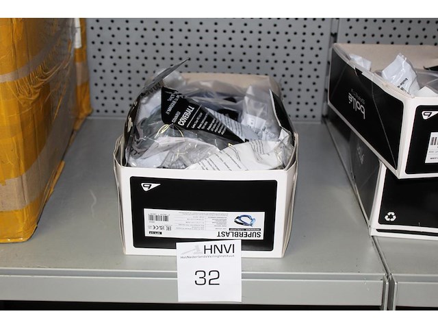 Vijf bollé veiligheidsbrillen in twee kleuren - afbeelding 1 van  3