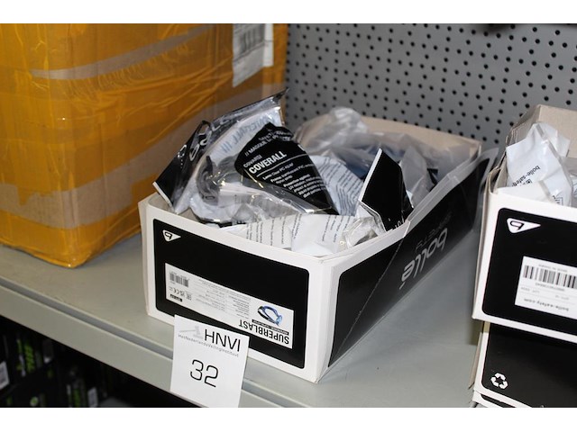 Vijf bollé veiligheidsbrillen in twee kleuren - afbeelding 3 van  3