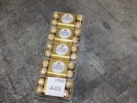 Vijf cadeauverpakkingen ferrero rocher. tht 3-26. - afbeelding 1 van  2