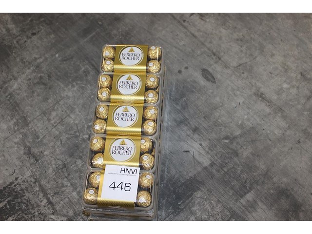 Vijf cadeauverpakkingen ferrero rocher. tht 3-26. - afbeelding 1 van  2