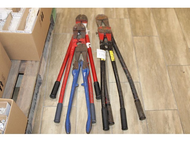 Vijf diverse betonijzer scharen. - afbeelding 1 van  2