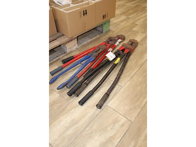 Vijf diverse betonijzer scharen. - afbeelding 2 van  2