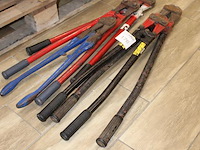 Vijf diverse betonijzer scharen. - afbeelding 2 van  2