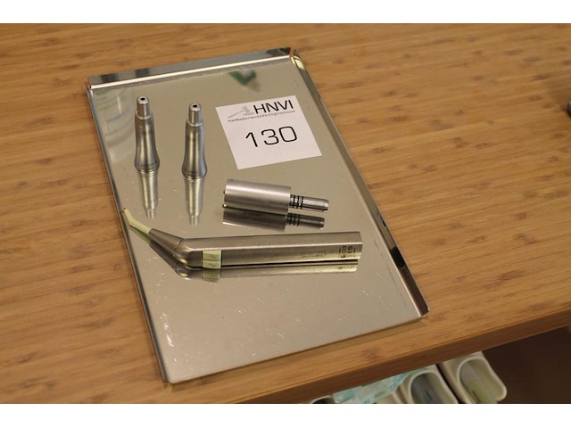 Vijf diverse hulpstukken w.o. handstuk, 2 proxeo r micromotoren en adapter. - afbeelding 1 van  3