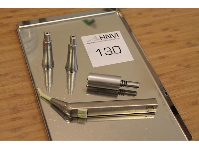 Vijf diverse hulpstukken w.o. handstuk, 2 proxeo r micromotoren en adapter. - afbeelding 2 van  3