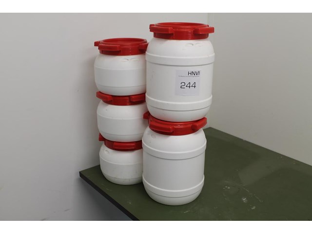 Vijf diverse voorraadboxen, deels gevuld. - afbeelding 1 van  2