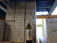 Vijf dozen droge witte wijn carabinera. 30 flessen.