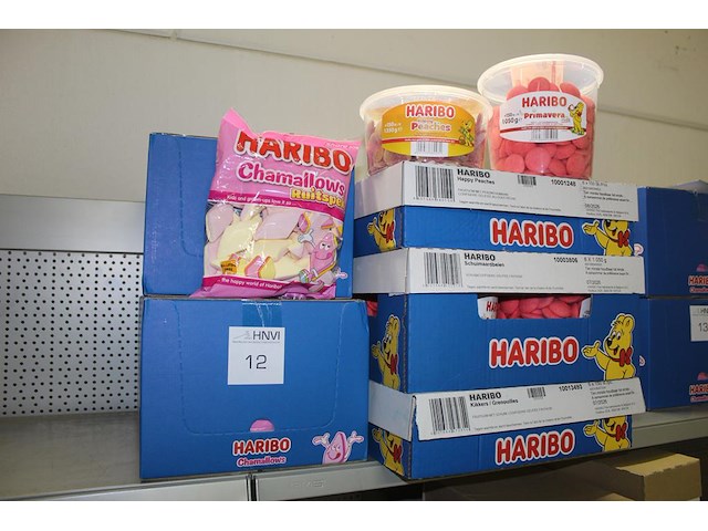 Vijf dozen haribo w.o. happy peaches, schuimaardbeien, kikkers en spekjes. tht o.a. 07-08-2026. - afbeelding 1 van  2