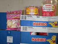 Vijf dozen haribo w.o. happy peaches, schuimaardbeien, kikkers en spekjes. tht o.a. 07-08-2026. - afbeelding 2 van  2