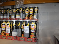 Vijf dozen pringles hot cheese. 45 bussen. tht 1-26. - afbeelding 1 van  2