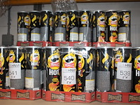 Vijf dozen pringles hot cheese. 45 bussen. tht 1-26. - afbeelding 1 van  3