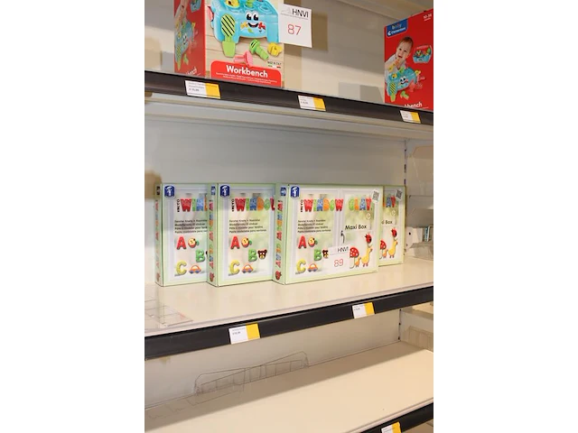 Vijf dozen raamklei - afbeelding 2 van  2