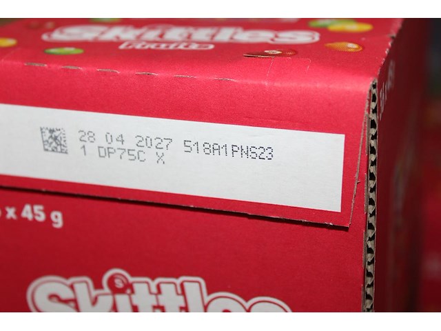 Vijf dozen skittles. 180 zakjes. - afbeelding 2 van  2