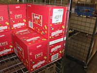 Vijf dozen skittles. 180 zakjes. - afbeelding 1 van  2