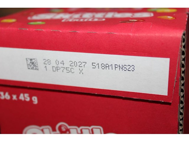 Vijf dozen skittles. 180 zakjes. - afbeelding 2 van  2