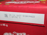 Vijf dozen skittles. 180 zakjes. - afbeelding 2 van  2