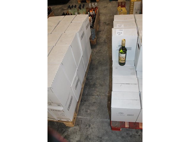Vijf dozen witte wijn chardonnay vallee des oliviers. 30 flessen. - afbeelding 2 van  3