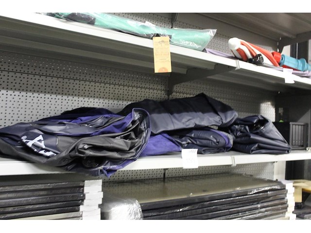 Vijf eenpersoons luchtbedden. margeproduct - afbeelding 1 van  2