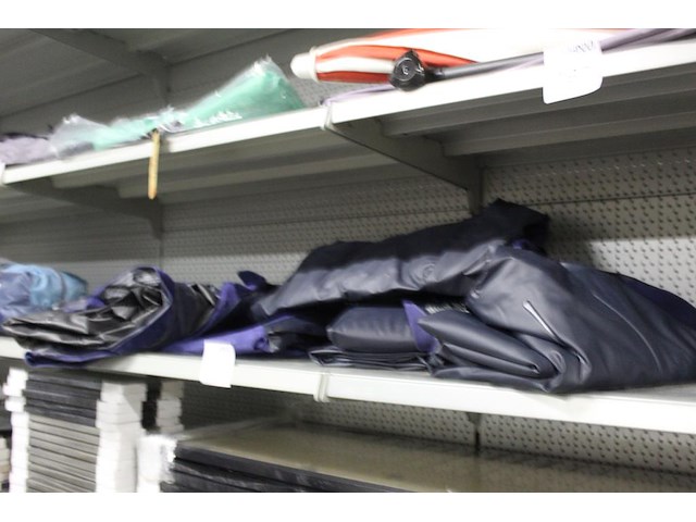 Vijf eenpersoons luchtbedden. margeproduct - afbeelding 2 van  2