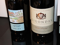 Vijf flessen rode wijn. - afbeelding 3 van  3