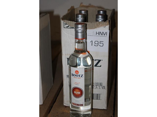Vijf flessen rum bootz. - afbeelding 2 van  2