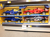 Vijf formule 1 wagens met licht en geluid. - afbeelding 1 van  2