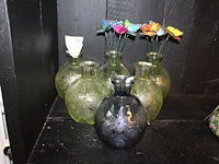 Vijf glazen bloemen vazen hoogte 16 cm. - afbeelding 1 van  2