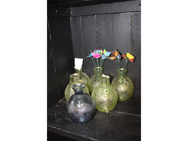 Vijf glazen bloemen vazen hoogte 16 cm. - afbeelding 2 van  2