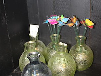 Vijf glazen bloemen vazen hoogte 16 cm. - afbeelding 2 van  2