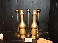 Vijf goudkleurige kandelaars. - afbeelding 1 van  2