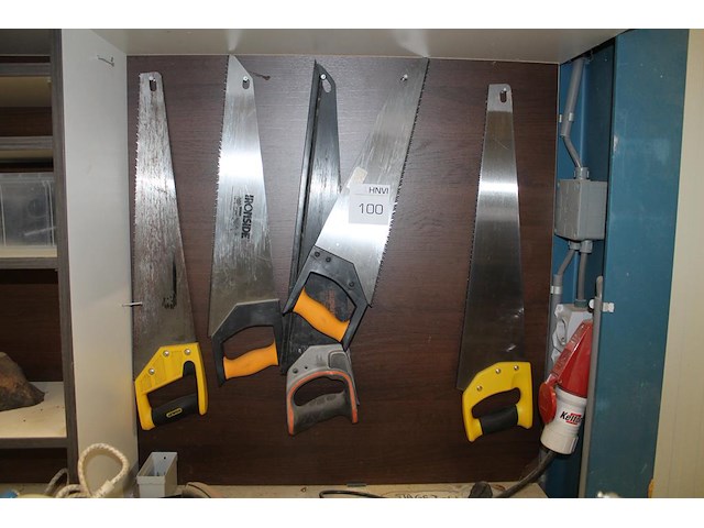 Vijf handzagen. - afbeelding 1 van  1