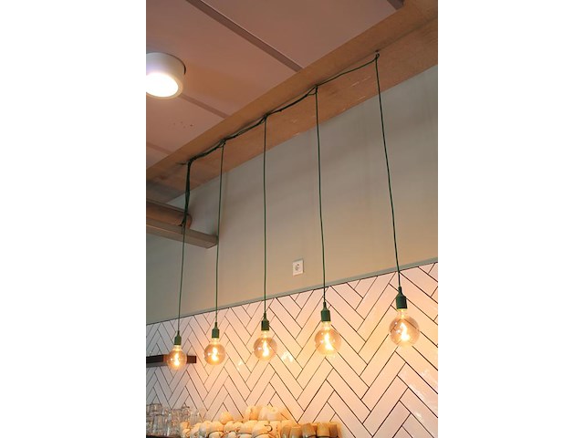 Vijf hanglampen muuto groen. - afbeelding 3 van  3
