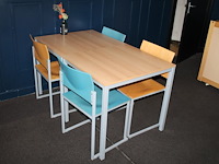 Vijf horecasets vepa bestaande uit 2 tafels en vier stoelen. totaal 10 tafels en 20 stoelen. tafelafmeting ...