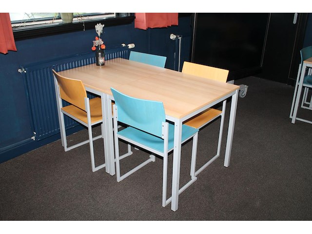 Vijf horecasets vepa bestaande uit 2 tafels en vier stoelen. totaal 10 tafels en 20 stoelen. tafelafmeting ... - afbeelding 4 van  4