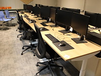 Vijf in hoogte verstelbare werktafels. afmeting 120 x 80 cm. - afbeelding 1 van  2