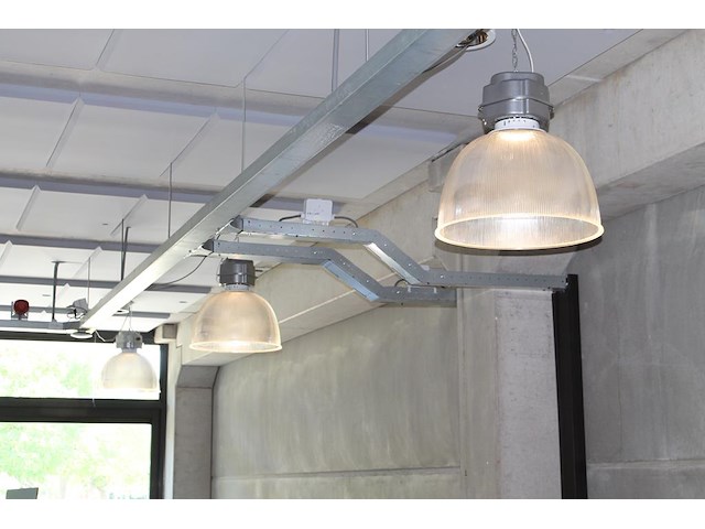 Vijf industriële hanglampen met doorsnede 55 cm. - afbeelding 2 van  3