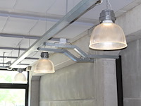 Vijf industriële hanglampen met doorsnede 55 cm. - afbeelding 2 van  3