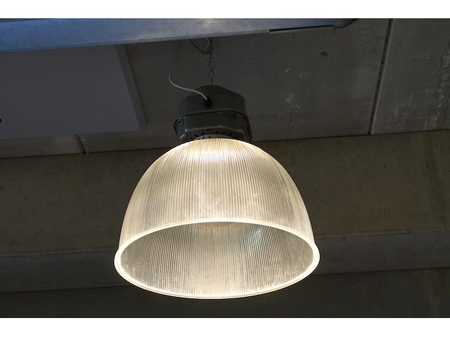 Vijf industriële hanglampen met doorsnede 55 cm. - afbeelding 3 van  3