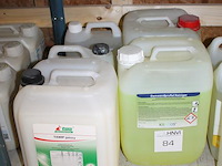 Vijf jerrycans reinigingsproducten waaronder damwandprofielreiniger, op wasbasis, allesreiniger en karpex. - afbeelding 2 van  5