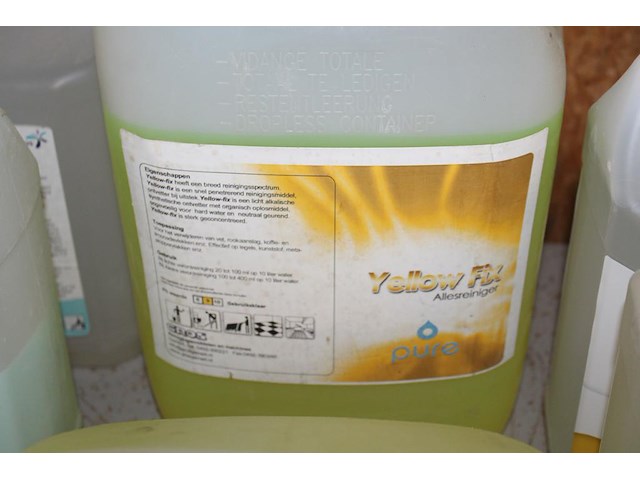 Vijf jerrycans reinigingsproducten waaronder damwandprofielreiniger, op wasbasis, allesreiniger en karpex. - afbeelding 4 van  5