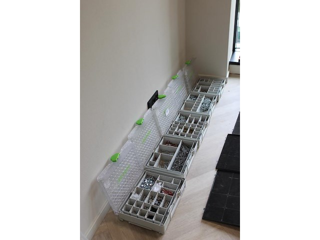Vijf koppelbare organizers festool gevuld met diverse bevestigingsmaterialen. - afbeelding 2 van  7
