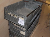 Vijf metalen opbergbakken met handgrepen. afmeting 60 x 30 x 15 cm - afbeelding 2 van  2