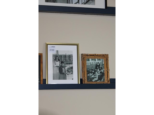 Vijf oude schoolfoto's. - afbeelding 4 van  4